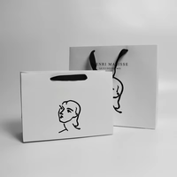 Kunstpapier aus Recyclingmaterialien Individuelles Logo Offsetdruck Lange Tragegriffe Ausstellungstasche Individuelle Farbe Individuelle Größe