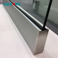 Balustrade de balcon contemporaine en verre sans cadre en aluminium avec profil en U et accessoires de main courante pour hôtels/villas