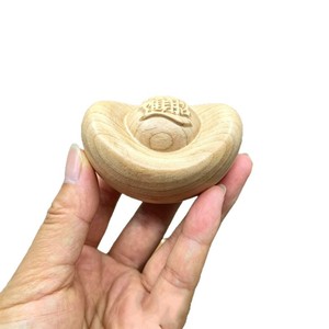 Ornement sculpté à la main en bois de pêche, élégant et raffiné, pour la décoration de la maison ou comme cadeau - Product Image 2