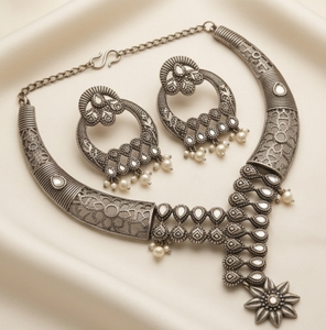DIVYORO Juego de Collar con Espejo de Estilo Tribal en Tono Plateado Oxidado, Joyería Tribal Bohemia Hecha a Mano de Primera Calidad para Mujer - Product Image 3