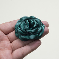 6cm Satin Burnt Edge Camélia Têtes De Fleurs DIY Accessoires De Vêtements Décoratifs pour Robes Bouteilles De Parfum Chaussettes Colliers Pour Animaux De Compagnie