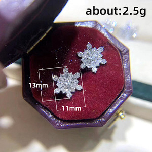 Orecchini a forma di fiocco di neve per donna, design floreale di nicchia, gioielli per le orecchie eleganti e minimalisti - Product Image 5