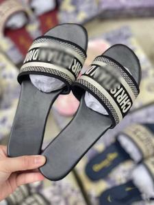 Sandali Estivi di Lusso Classici e Casual da Donna con Design alla Moda - Ciabatte da Donna per Vacanze al Mare - Product Image 2