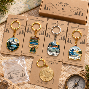 Porte-clés en métal personnalisés pour l'aventure en plein air, style vintage, émail rond, ensemble souvenir avec design montagnes, forêts, lacs - Product Image 3