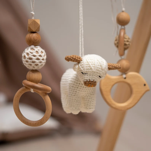 Gymnase pour bébé en bois, structure de gymnastique et ensemble de 5 jouets suspendus - Product Image 4