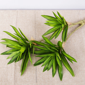 Plantes artificielles de lys en bambou à 3 branches en plastique souple pour la décoration intérieure et les accessoires de mariage - Product Image 1