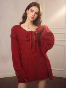 Pull chic à col en V et franges, style bohème, à nouer sur le devant avec détails en pompons. Haut en tricot surdimensionné pour une ambiance hivernale confortable - Product Image 2