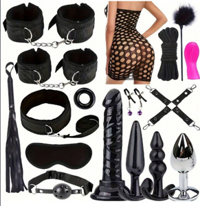 Ensemble de bondage avec combinaison en peluche, fouet, menottes, dispositifs de retenue masculins, stimulateur clitoridien et kit de jeux SM - Product Image 5