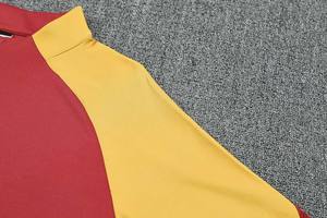 طقم قميص كرة قدم رجالي مخصص مع سترة رياضية مطبوعة بتقنية النقل الحراري بسحاب ربعي عالي الجودة بأكمام طويلة 100% بوليستر قابل للتنفس - Product Image 6