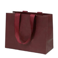 Sacs en papier personnalisés de luxe pour vêtements, sacs cadeaux avec poignées en ruban