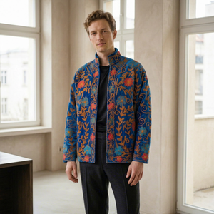 Vêtement d'extérieur bleu roi à motif floral bohème, col mandarin, ouvert sur le devant, fait main, en textile d'Asie centrale, broderie traditionnelle d'inspiration ouzbeque - Product Image 1