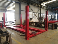 Pont élévateur hydraulique quatre colonnes AUTEC 4000 kg avec hauteur de levage supérieure à 185 cm et durée de vie de 10 ans pour garage