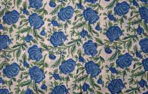 Bolsa de tela de algodón suave y acolchada con estampado floral vintage hecho a mano, diseñada para ser elegante, práctica y reutilizable para el día a día. - Product Image 2