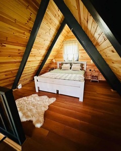 Casa Mobile Triangolare in Legno e Acciaio Stile Capsula Spaziale con Veranda per Campeggio, Vacanze ed Esposizioni - Product Image 3