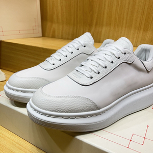 Nuevos zapatos deportivos de moda para hombre y mujer a bajo precio, en color blanco con cordones, punta redonda, ideales para actividades casuales al aire libre. - Product Image 4