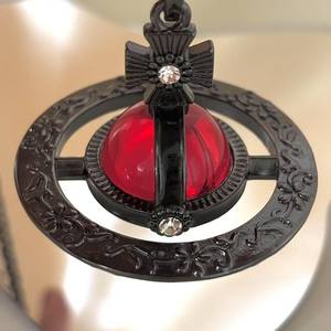 Collar de aleación de cobre con circonitas para mujer, diseño de planeta rojo púrpura tallado en 3D, versión de alta gama, colgante de moda occidental - Product Image 3