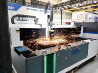 Machine de découpe laser à fibre à alimentation automatique, machine de découpe laser à fibre CNC à angle de 45 degrés, machine de découpe laser à fibre métallique 6000w 4000w