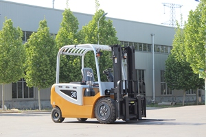 Chariot élévateur électrique contrepoidsé à <span class=keywords><strong>4</strong></span> roues, <span class=keywords><strong>homologué</strong></span> CE ISO, robuste, 2 tonnes (2000 kg), à batterie, avec poste de conduite assis - Product Image 3