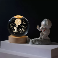 Vente en gros 60mm K9 boule de cristal affichage LED veilleuse rechargeable 5V blanc chaud batterie 3D Laser gravé univers série maison