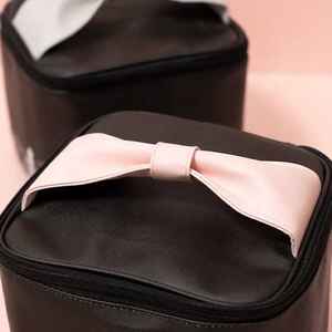 Pochette de rangement en cuir élégante - Product Image 3