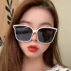 Nouvelles Lunettes de Soleil Polarisées Style Coréen <span class=keywords><strong>2023</strong></span> Hommes Femmes Anti-UV UV400 Monture Complète Idéales pour TikTok et Soirées - Product Image 3