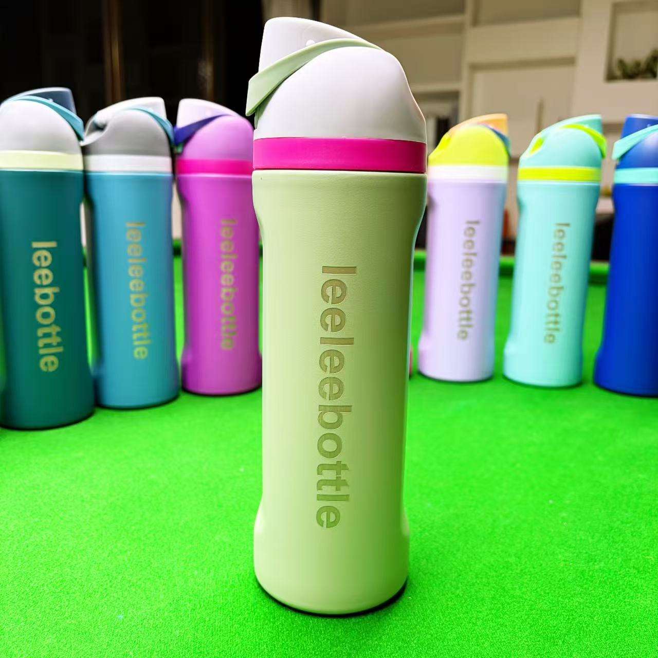 สีเขียวอ่อน