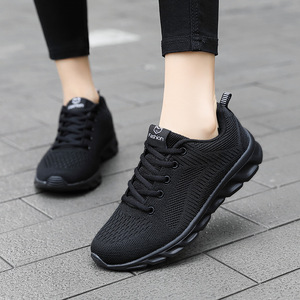 Chaussures noires antidérapantes pour femmes, baskets de course légères, en tissu maille respirant, à lacets, chaussures de voyage décontractées, confortables pour le travail - Product Image 3