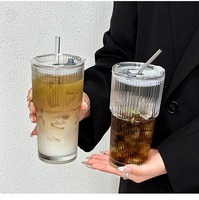 Couvercle de gobelet réutilisable à motif floral avec paille, design côtelé pour femmes - Thé glacé/Café/Matcha Latte, personnalisable avec initiales C, cadeau pour employés