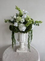 L-R509 Vente chaude Boule de fleurs personnalisée de haute qualité, fleurs artificielles blanches et vertes pour les centres de table et les décorations de mariage