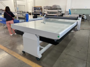 Laminateur semi-automatique à plat LeFu LF1732-B4 avec applicateur chauffant 60°C pour la lamination de films, papier, plastique, bois et panneaux de signalisation - Product Image 2