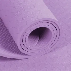Yeni üretim Pilates özel baskılı Logo 6mm yüksek kaliteli organik çevre dostu geri dönüşüm dayanıklı çift renk TPE Yoga matı
