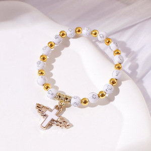 Braccialetto Rosario con Perline Acriliche, Ciondolo Angelo Smaltato Placcato Oro, Regalo Religioso per Battesimo, Gioielli Fatti a Mano - Product Image 5