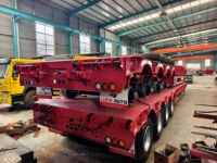 Semi-remorque surbaissée robuste à 4 essieux 80T avec ressorts hydrauliques pour le transport d'équipements miniers à vendre