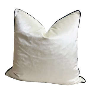 Funda de Cojín Cuadrada con Patrón Geométrico Clásico en Blanco y Negro, Cojines Decorativos Modernos para Sala de Estar - Product Image 1