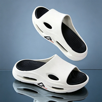 Sandales et Claquettes d'Été pour Hommes en EVA, Style Designer, Semelle Épaisse Cloud Antidérapante, pour l'Extérieur, Vente en Gros