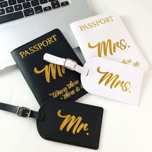 Housse de passeport et étiquette de bagage en cuir PU brillant, estampage or Mr et Mme, ensemble de documents de voyage noir et blanc pour couple - Product Image 2