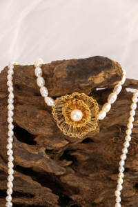 Collar de Perlas Naturales de Agua Dulce con Cadena de Hojas Envueltas en Metal Plateado, Joyería de Lujo Coreana para Unisex, Regalo de Moda para Fiestas - Product Image 5