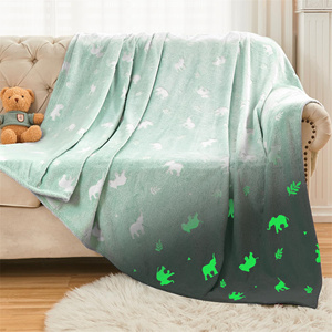 Nouvelle <span class=keywords><strong>couverture</strong></span> de <span class=keywords><strong>bébé</strong></span> en peluche en flanelle <span class=keywords><strong>polaire</strong></span> phosphorescente <span class=keywords><strong>personnalisée</strong></span> pour l'hiver tricotée avec une fonction anti-boulochage - Product Image 3