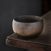 Bol de fabrication de poudre de thé vert matcha marron foncé Chawan en céramique texturée vintage personnalisé