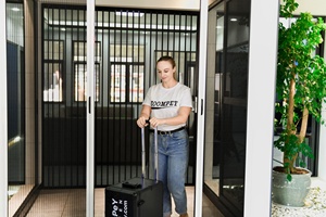 Trackless màn hình có thể thu vào cửa trượt cửa trackless xếp li lưới màn hình trượt nhôm cửa lưới chống muỗi - Product Image 5