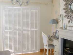 Volets <span class=keywords><strong>sur</strong></span> <span class=keywords><strong>mesure</strong></span> en bois de tilleul, de paulownia ou de faux bois, au meilleur <span class=keywords><strong>prix</strong></span> - Product Image 1