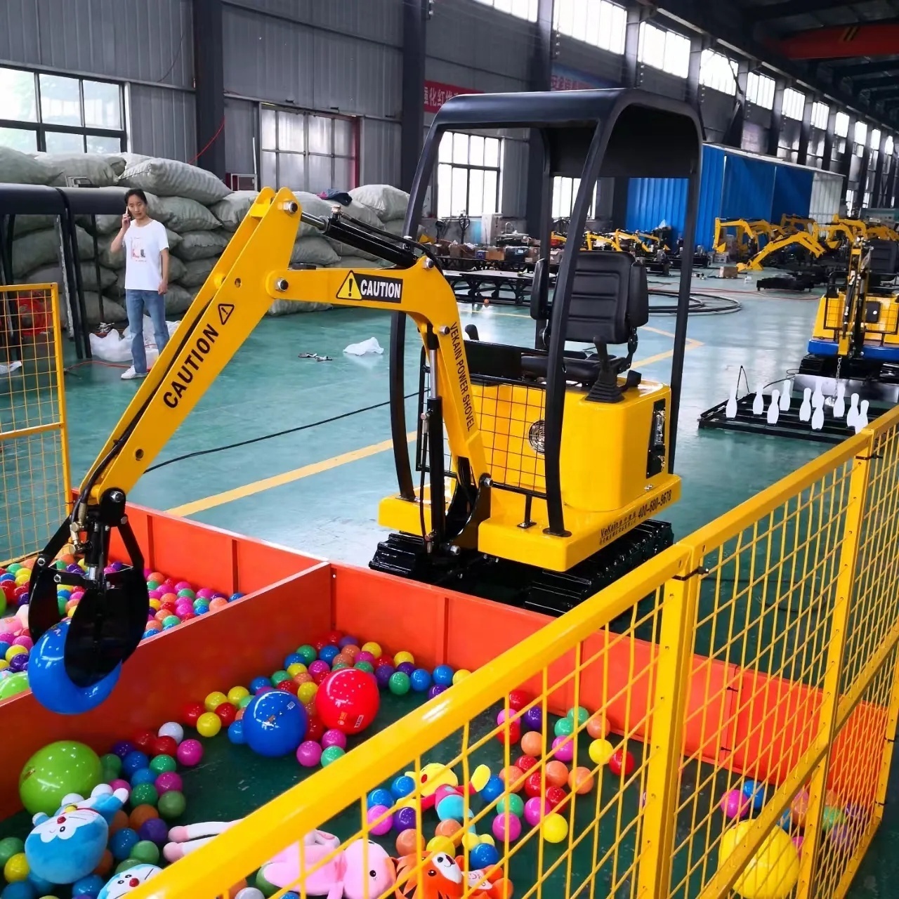 Best-selling Indoor Arcade Game Machine Push Coin Game Machine Amusement Ball Grab Excavator Use In Playground Shopping Mall