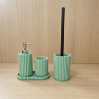 Ensemble d'accessoires de salle de bain élégants et écologiques en résine à nervures verticales cannelées, 4 pièces : distributeur de savon liquide, gobelet, brosse de toilette