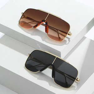 แว่นกันแดดทรงใหญ่แฟชั่นปี 2022 ทรงเหลี่ยม รุ่น James Bond สำหรับผู้หญิง - Product Image 3