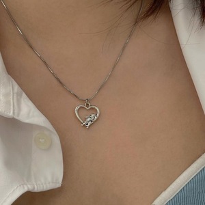 Collar con Colgante de Corazón de Ángel, Cadena de Serpiente de Acero de Titanio, Estilo Coreano, Joyería de Moda Fresca y Dulce para Mujer - Product Image 1