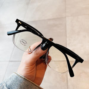 Gafas de Sol Cuadradas para Mujer Qianai, Montura Completa Tr90, Lentes Anti Luz Azul, Remaches Punteados Irregulares S2 30116 - Product Image 2