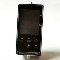 Thermostat Omron E5EC-QR2ASM-800 à bornes à vis, type table, 48 96 mm, photo réelle