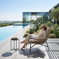 Fauteuil de salon confortable à dossier haut de style nordique avec repose-pieds, structure en alliage d'aluminium, ensemble moderne pour l'extérieur - Trois options de couleur, OEM disponible