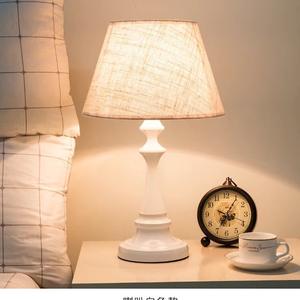 Lámpara de Mesa Moderna Minimalista de Estilo Americano, Cálida y Romántica, Ideal para Dormitorio y Sala de Estar - Product Image 2