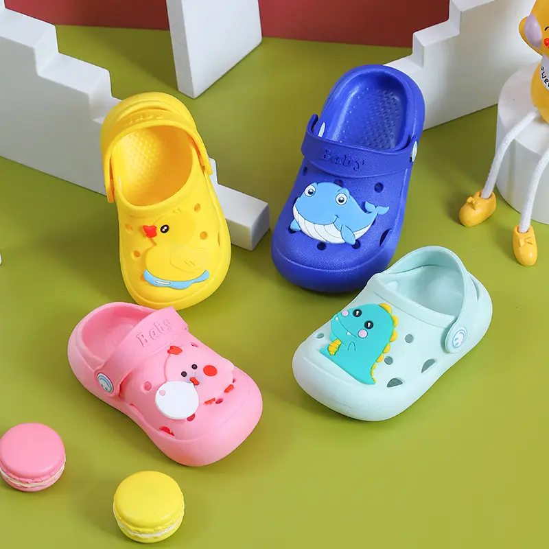 Sandalias planas antideslizantes para niños y niñas, zapatillas de suela blanda con bonitos dibujos animados de PVC, para interiores y exteriores